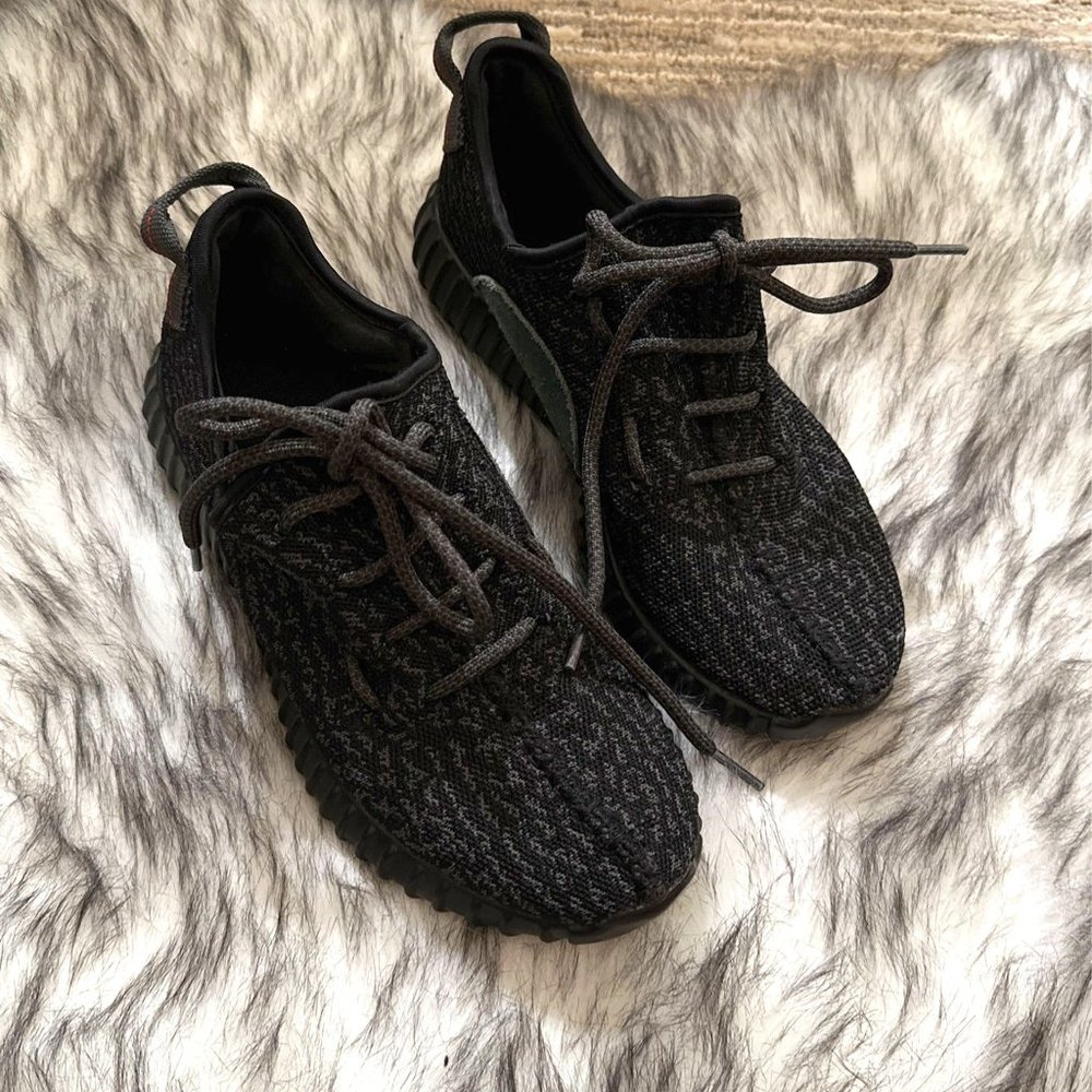 Black Tennis Shoes